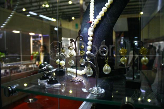 Kerlap-Kerlip Perhiasan Di Jakarta International Jewellery Fair 2013