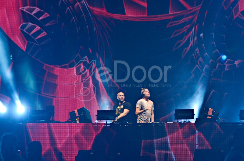 DJ Showtek Saat Beraksi di Djakarta Warehouse Project 2014 DJ Showtek Saat Beraksi di Djakarta Warehouse Project 2014
