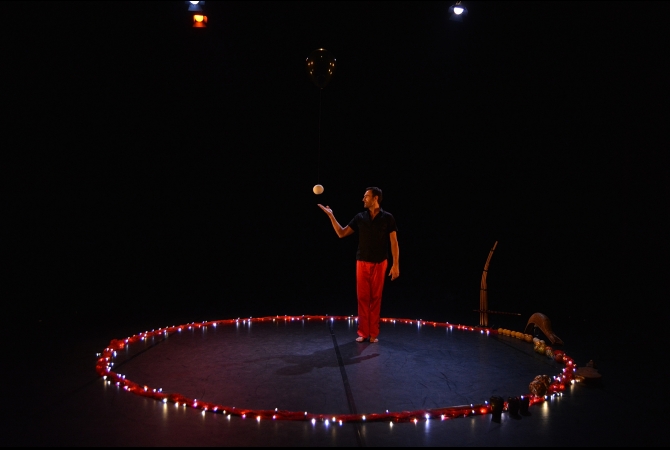 Dalam pertunjukan diberi tajuk ‘Jongleries Musicales’ ini, yang dipersembahkan kali ini dibagi menjadi dua sesi pertunjukan Dalam pertunjukan diberi tajuk ‘Jongleries Musicales’ ini, yang dipersembahkan kali ini dibagi menjadi dua sesi pertunjukan