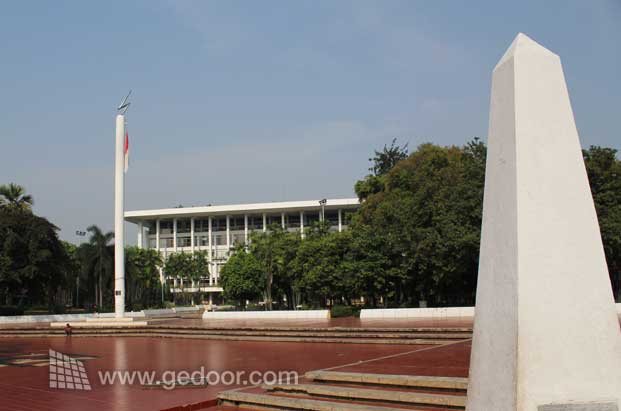 Tugu Peringatan Satoe Tahoen Repoeblik Indonesia