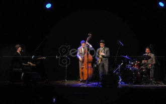 Benjamin Herman Trio Larutkan Pengunjung Erasmus Huis Lewat Suguhkan Musik Berkualitas