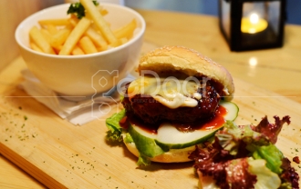 Burger Citarasa Khas Kopi Hanya Ada Di Signature Coffee & Grill