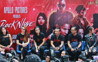 Film Rock N Love Menjadi Aksi Perdana Personil Band KOTAK Di Layar Lebar