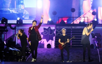 Foto-Foto Kemeriahan Konser One Direction On The Road Again Tour 2015 Di Jakarta