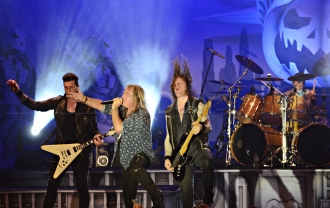 Helloween Getarkan Panggung Hall Basket Senayan