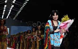 Koleksi Kebaya Gambang Semarang Karya Anne Avantie