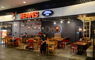 Sensasi Pedas Olahan Ayam Di Jeans Chilli Chicken