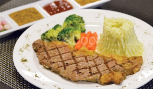 Sirloin Steak Spesial Dari Golden Key Bistro