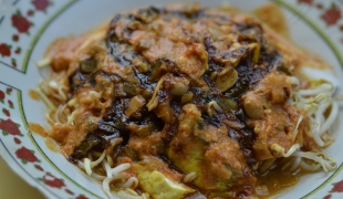 Toge Goreng Khas Bogor HJ. Omah