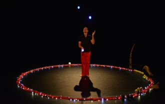 Vincent de Lavénère Pentaskan ‘Juggling Musikal’ di Teater Salihara
