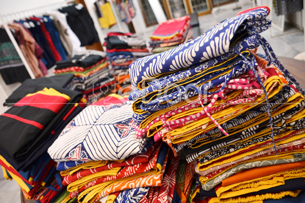 Tayada Populerkan Casual Batik
